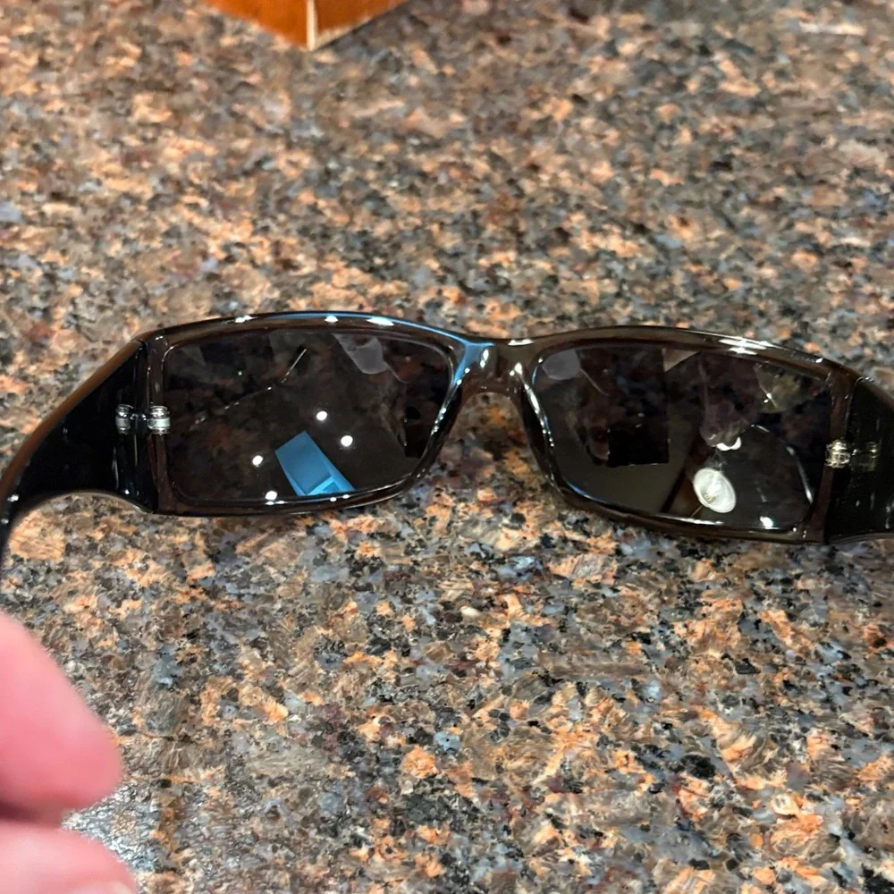 Gucci Women's Rectangular Sunglasses in Dark Brown/Black